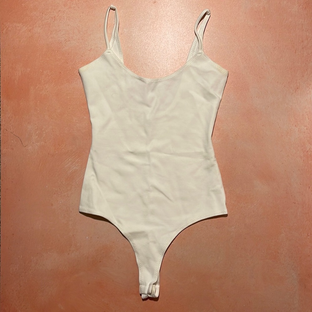 Fashion Nova White Ivory Low Back Stretch Contour Bodysuit - XS X-Small